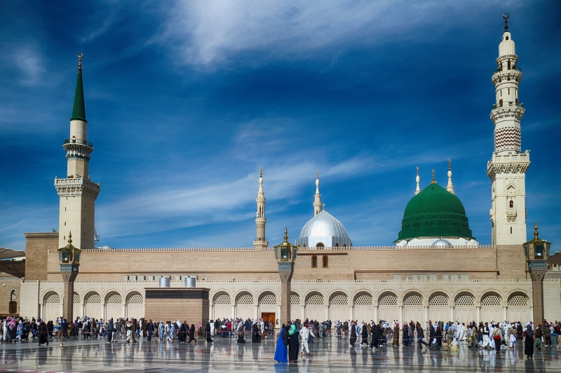 building exterior, sky, travel, large group of people, 5K, crowd, place of worship, architecture, built structure, umrah, belief, city, travel destinations