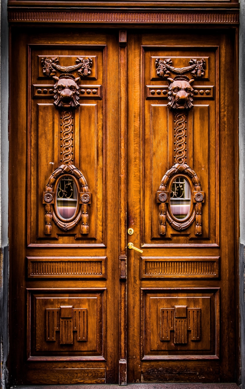 design, sculpture, old-fashioned, wooden, ornate, entrance, wood, carving, doorknob, day, wood - material, architecture, no people, door, lion - feline