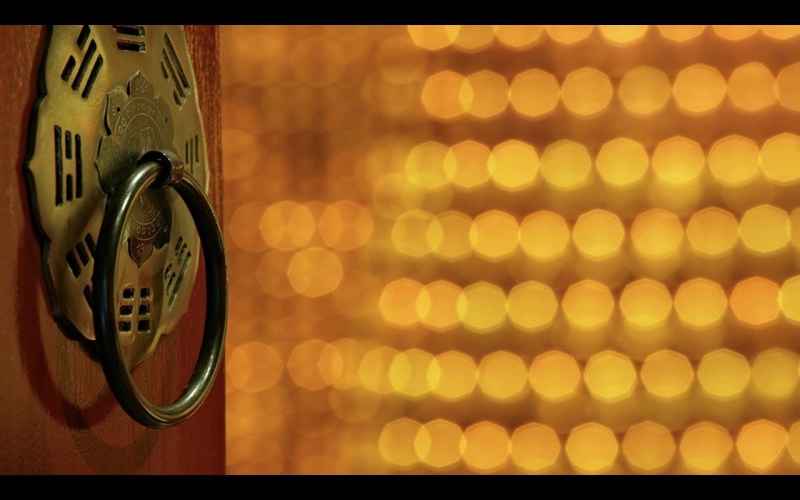 communication, pattern, knocker, Chinese, design, close-up, no people, metal, gold, electric lamp, door, focus on foreground, 720P, auto post production filter