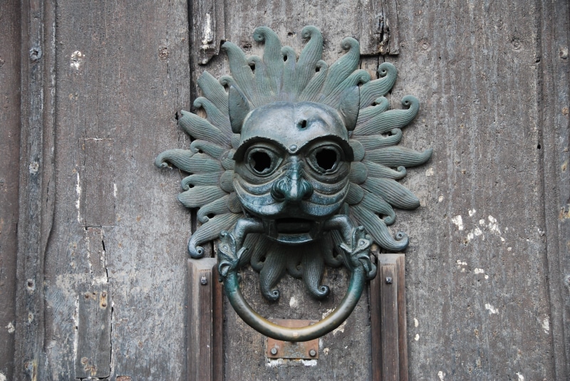 door knocker, knock, security, cathedral, design, safety, craft, creativity, outdoors, durham, history, face, 4K, knocker, wood - material, no people
