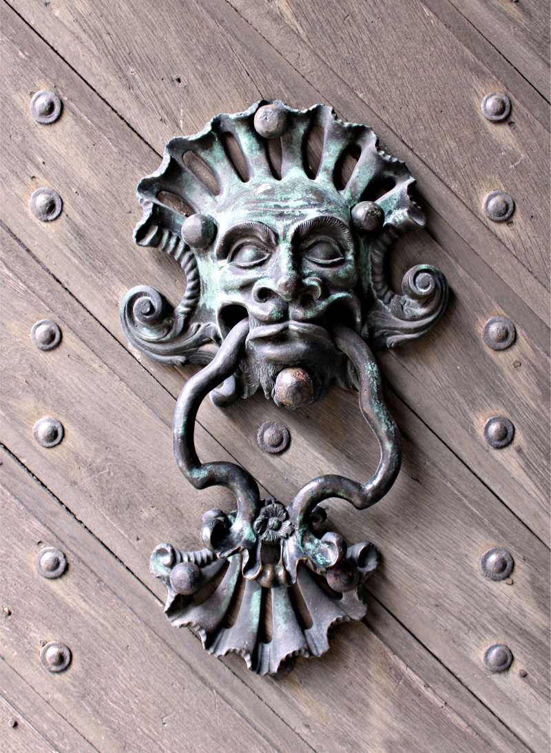 metal, animal themes, house entrance, decoration, old, close, 4K, close-up, architecture, animal representation, handle, iron - Metal, cat, entrance, brown