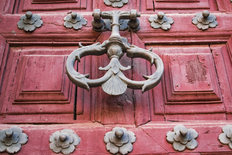 creativity, historical, door knocker, shooter, sculpture, entrance, steel, mammal, animal themes, jaén, caller, day, old door, architecture, door, andalusia