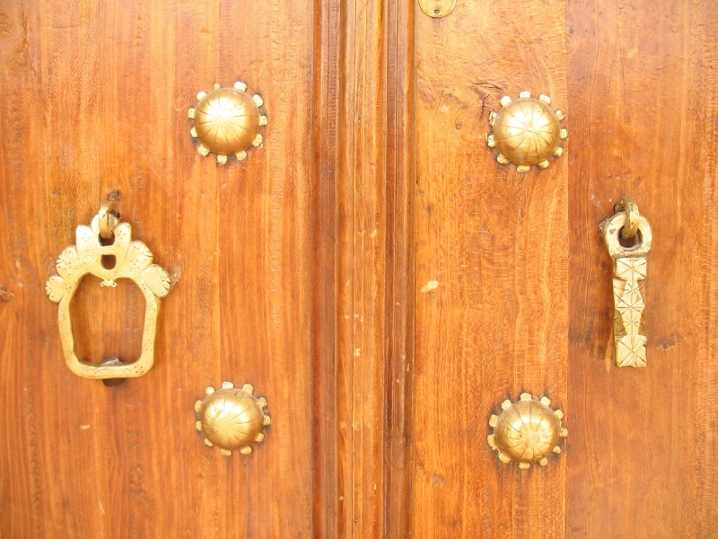 old door, backgrounds, ornate, doorknob, old, house, door knocker, wood, full frame, brown, wood - Material, wood grain, pattern, luxury, art and craft