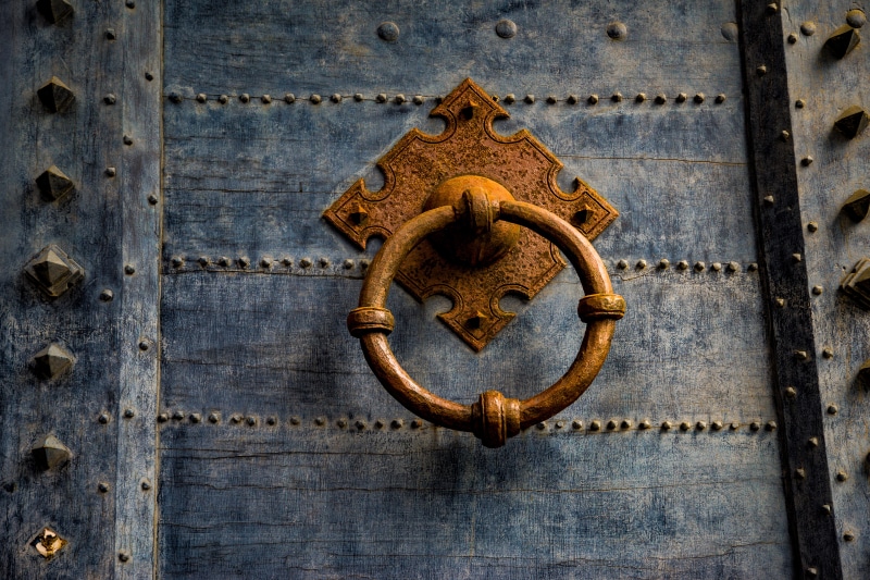 san angelo, rome, wood - material, design, entrance, pattern, wood, blue, backgrounds, metal ring, steel, no people, knocker, rust, italy, shape, ancient