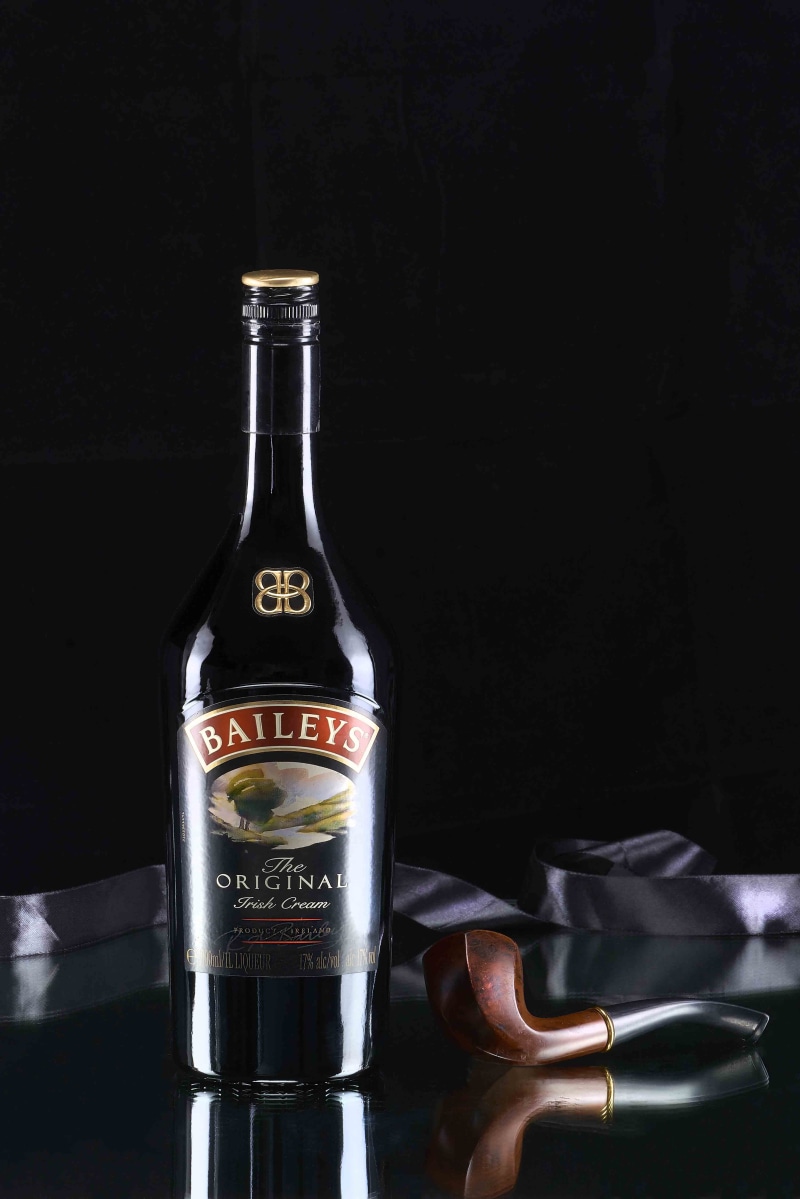 food and drink, glass - material, still life, studio shot, indoors, glass, alcohol, table, scotch, single object, champagne, wine, reflection, 4K, close-up