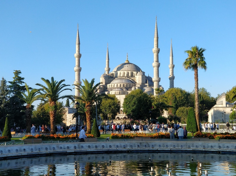 travel destinations, place of worship, group of people, sky, tree, 5K, built structure, water, eid, palm tree, architecture, belief, building exterior