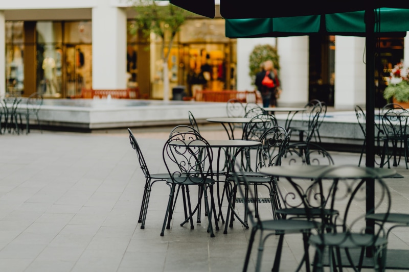 shopping, building exterior, no people, architecture, city, chair, designer, piave, noventa, business, absence, outlet, di, restaurant, empty, buildings