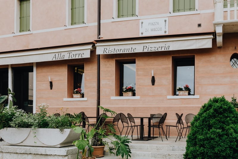 building exterior, cafe, built structure, outdoors, may, text, buildings, building, 4K, potted plant, window, architecture, Italy, city, day, nature, spring
