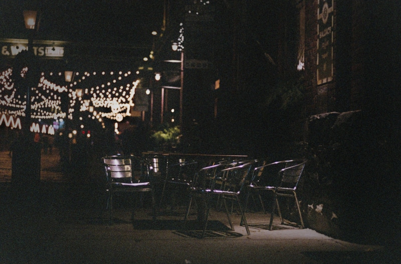 chair, seat, city, plant, absence, 2K, restaurant, setting, lights, built structure, nature, no people, sidewalk cafe, cafe, table, empty, tree, illuminated