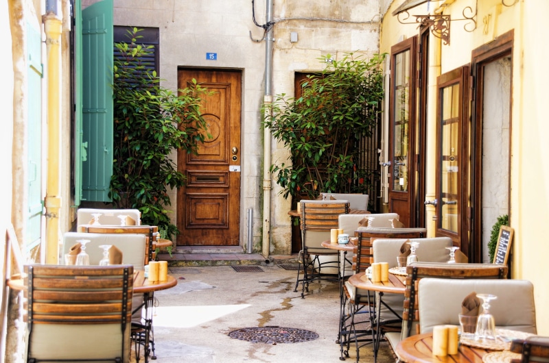 built structure, houseplant, cafe, brown, business, plant, window, photo, provence, atmosphere, outdoors, restaurant, building, potted plant, entrance