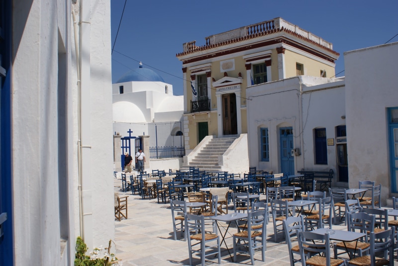 sidewalk cafe, chair, outdoors, seat, cyclades, 4K, day, restaurant, city, business, serifos, sunlight, building, nature, incidental people, town hall