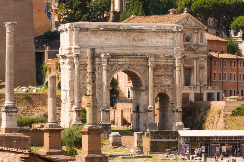 the past, monument, outdoors, building, history, 4K, forum romanum, incidental people, ruined, building exterior, italy, old ruin, arch, tourism, ruin