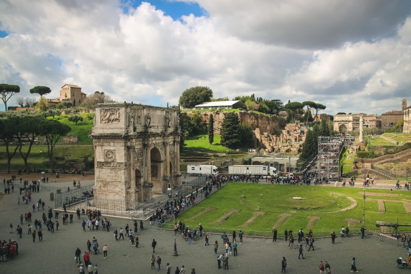 italy, city, forum romanum, sky, crowd, ancient, popular, real people, tourist attraction, 5K, ruined, building exterior, stone, colosseum, travel destinations