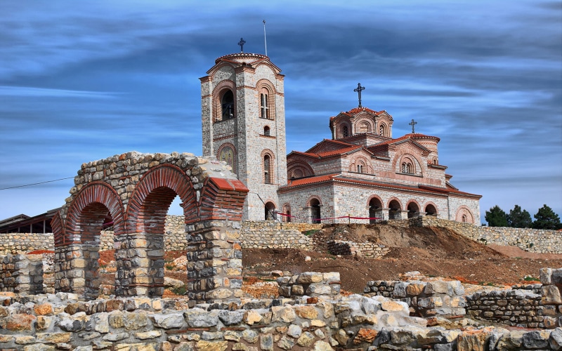 plaosnik, sky, arc, history, fortress, built structure, architecture, day, sacred, spirituality, travel, site, low angle view, building, hd