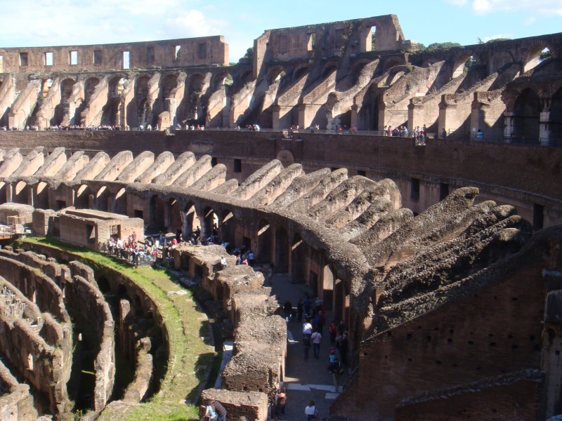 group of people, incidental people, large group of people, arch, coliseum, ruined, the past, crowd, 1080P, day, outdoors, ancient civilization, old, amphitheatrum flavium