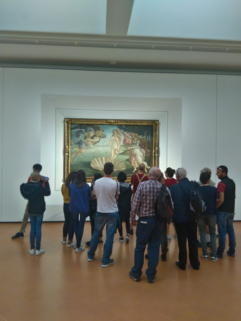 masterpiece, 4K, standing, men, museum, group of people, indoors, travel, crowd, large group of people, architecture, art museum, people, casual clothing