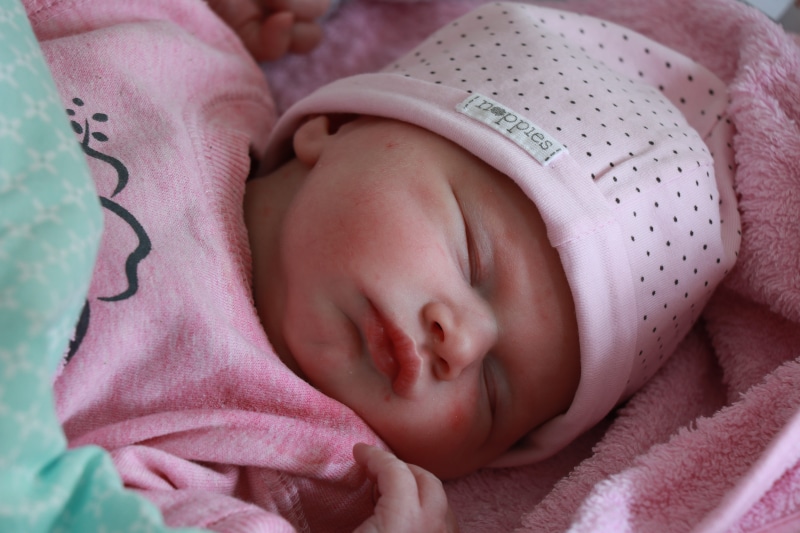 baby, relaxation, indoors, sleep, pink, 5K, one person, real people, beginnings, toddler, close-up, young, babyhood, lying down, child, new life, cute