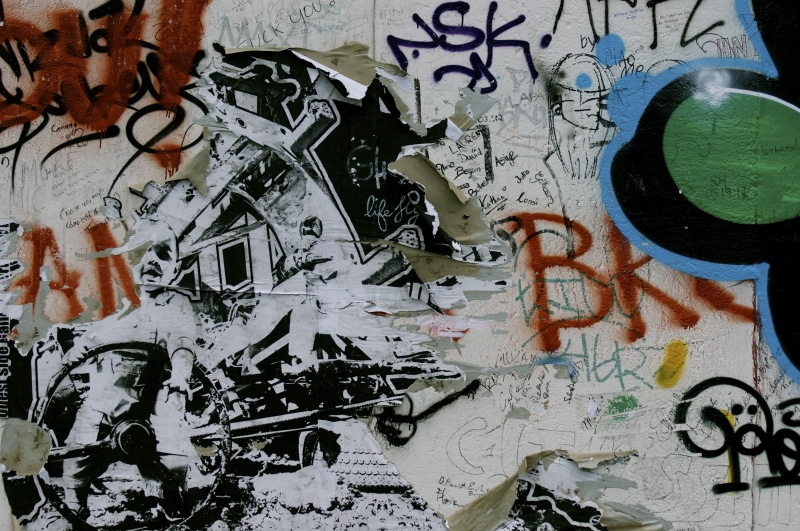 bad condition, indoors, grunge, architecture, full frame, paint, city, backgrounds, graphically, spray, text, close-up, east side gallery, abandoned, wall - building feature