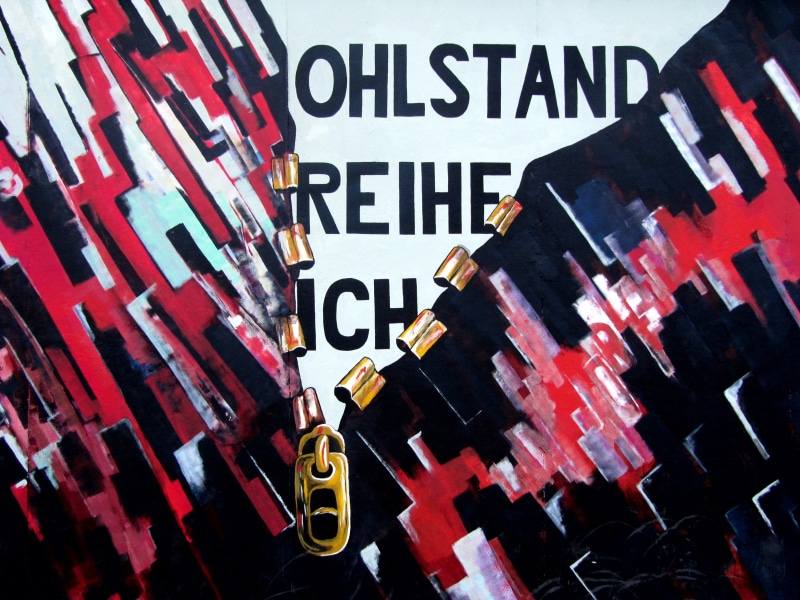no people, safety, close-up, message, western script, 2K, day, communication, text, berlin, sign, choice, hanging, metal, graffiti, security, lock, variation