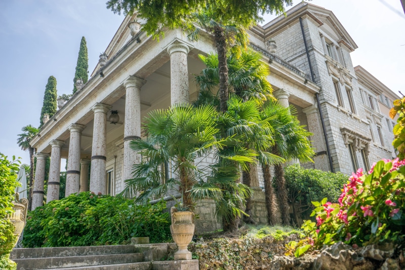 flower, history, gray, 5K, plant, landmark, architecture, lake garda, low angle view, day, nature, luxury travel, built structure, green color, tourism