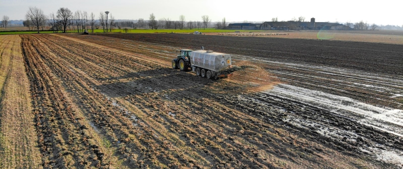 farmer, in flight, natural fertilizer, liquid manure, agriculture, environmental issues, mode of transportation, fertilizer, pollution, manure, farm, no people