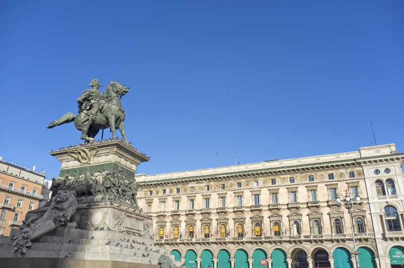 emanuele, duomo, built structure, travel, day, human representation, marble, tourism, vittorio dome, piazza, art and craft, statue, cathedral, building