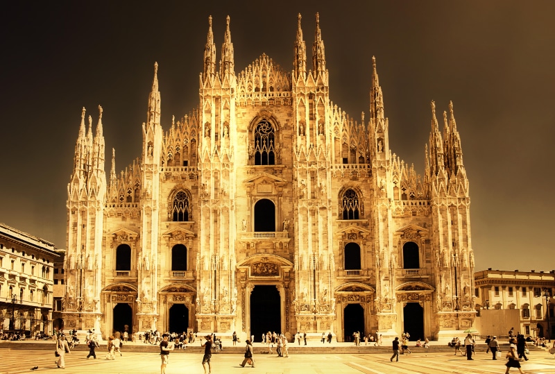 built Structure, Milano, architecture, travel Destinations, catholicism, the past, building Exterior, night, arch, urban Scene, tourist, church, duomo Of Milan