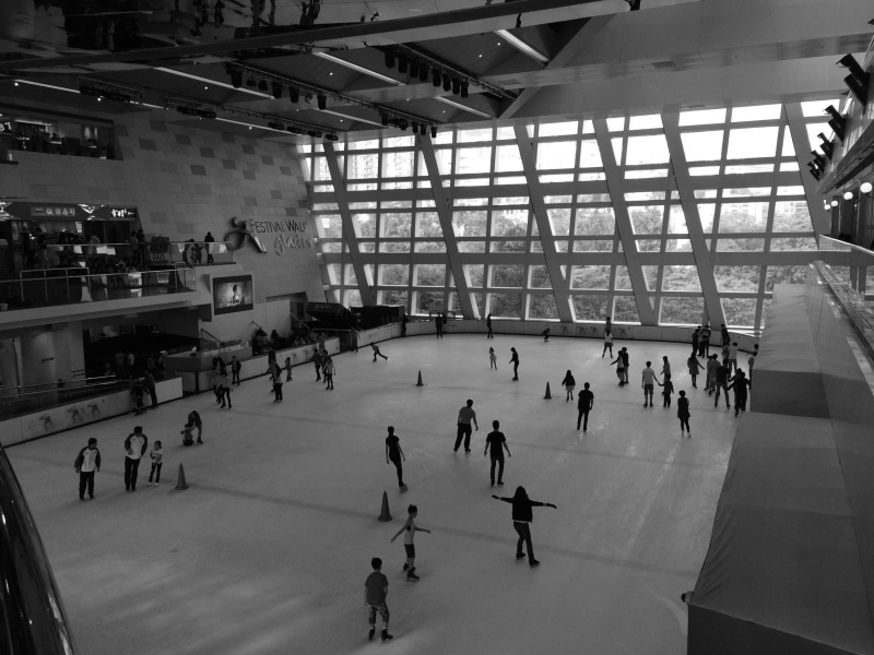 real people, skates, day, city, ice, ceiling, people, walking, men, skate, sport, hong kong, black and white, fun, ring, photo, indoors, winter sport, rink