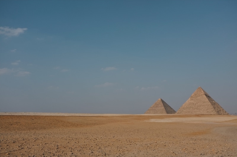 pyramid, outdoors, building exterior, land, desert, landscape, arid climate, daytime, climate, travel destinations, 4K, giza, architecture, egypt, archaeology