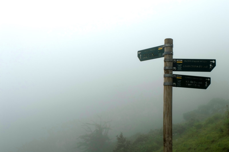 arrow symbol, sign, guidance, road sign, tranquility, no people, communication, outdoors, text, western script, information, directional sign, sky, spain