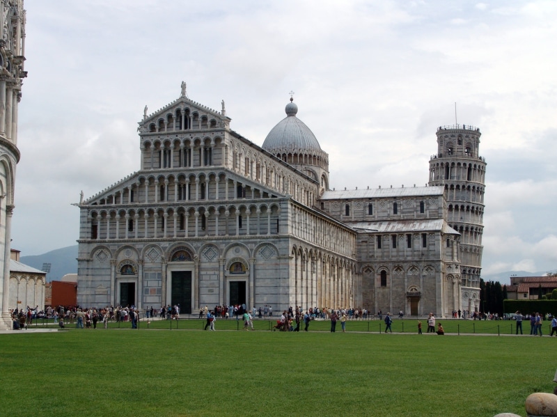 building, crowd, sky, day, dome, architecture, tourism, 1080P, nature, italy, travel, places of interest, cloud - sky, outdoors, history, leaning tower