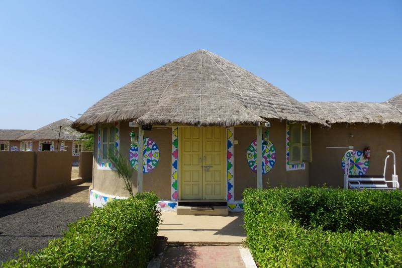 mud, architecture, thatch, sky, cottage, hut, traditional, circular, kutch, built structure, sunny, residential district, conical, gujarat, nature, desert