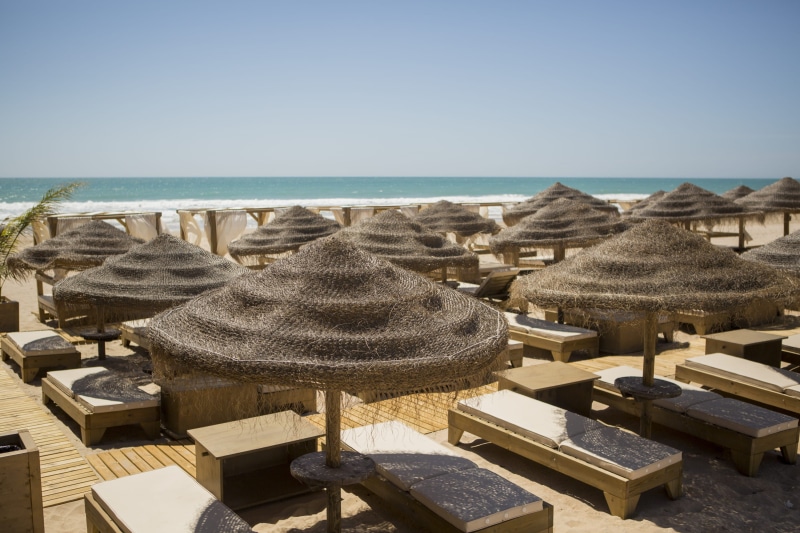 beauty in nature, ocean, sunlight, roof, day, land, sunbed, spain, horizon over water, water, balibed, outdoors, tranquility, nature, no people, chiclana de la frontera