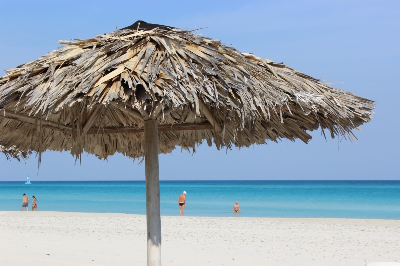 sea, sand, caribbean, tourist, tourism, roof, resort, varadero, outdoor, recreation, ocean, brown, turquoise, trip, leisure, 5K, shore, umbrella, marina
