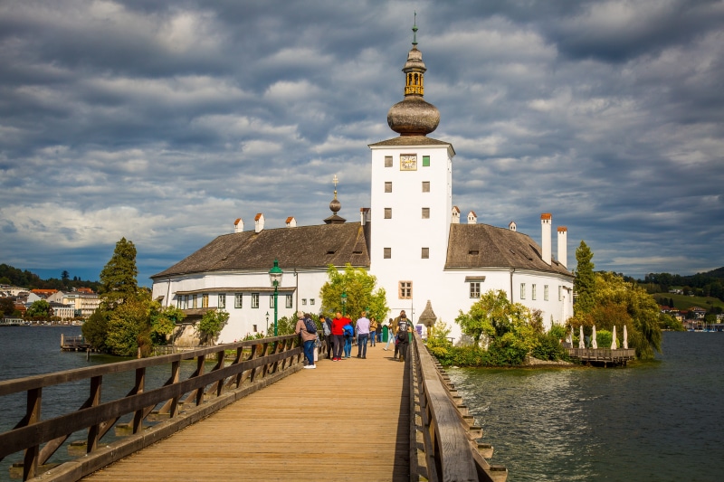 religion, alpine, river, travel destinations, cloud - sky, traunsee, 5K, outdoors, real people, gmunden, sea castle place, city, place of worship, seeschloss