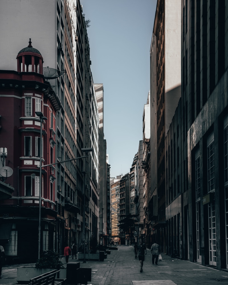 real people, sao paulo, sky, city life, outdoors, city street, window, walking, buildings, incidental people, transportation, day, clear sky, brazil, building exterior