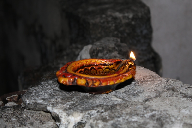 close-up, night, 5K, candle, heat - temperature, flame, outdoors, burning, electric lamp, festival, indian, rock, religion, illuminated, deepavali, fire - natural phenomenon