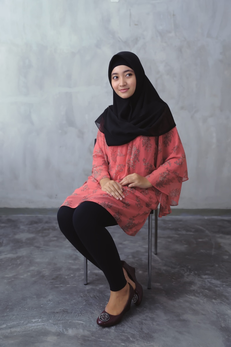 leisure activity, real people, smile, front view, adult, full length, woman, siting, smiling, person, beautiful, young adult, indoors, headscarf, scarf