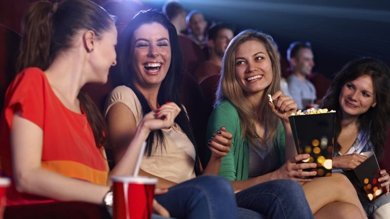 cine, palomitas, amigas, comen, 1080P