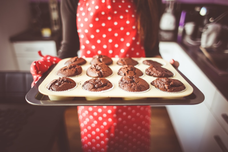 cooking, adult, sweet Food, one person, polka dot, unhealthy eating, yummy, girl, Baked, 4K, indoors, hungry, food, sweet, women, freshly, baking, Muffins