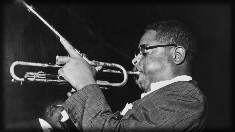 brass Section, brass, 1080P, profile view, holding, classical Music, trumpet, males, playing, mature men, music, people, musical Instrument, art, brass Instrument