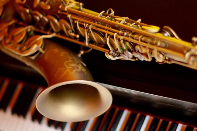 jazz music, catalunya, piano, wind instrument, colored background, yellow, musical instrument, classical style, brass, 4K, classical music, music, close-up