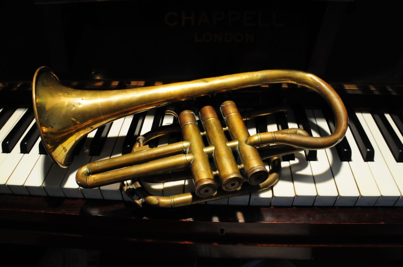 electrical equipment, black, gold colored, 4K, musical instrument, metal, musical equipment, studio shot, arts culture and entertainment, equipment, keys