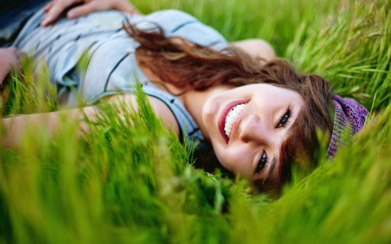 grass, make, 720P, girl, woman, lying, face, brunette, beautyful