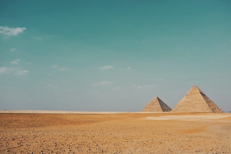 pyramids, outdoors, africa, building exterior, egyptians, the past, day, arid climate, land, built structure, ancient civilization, architecture, history