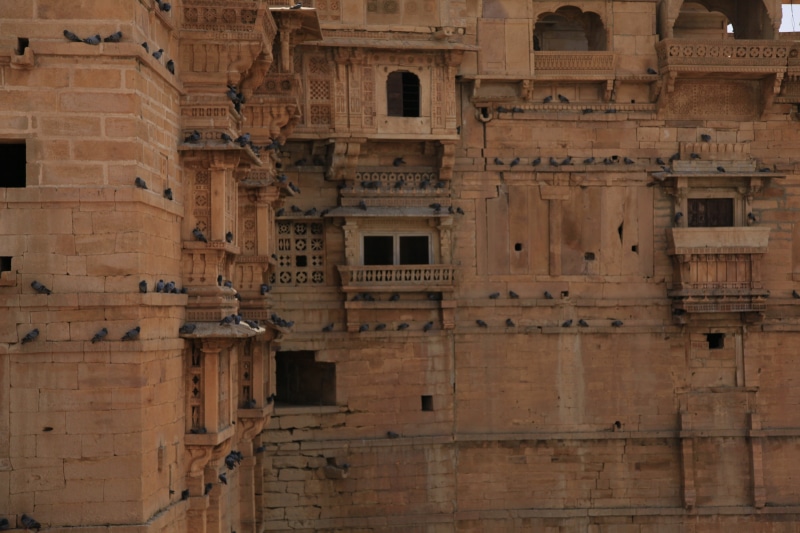 old, architecture, built structure, day, outdoors, window, heritage, no people, city, full frame, building, brown, ancient, pattern, asia, fort, tourism