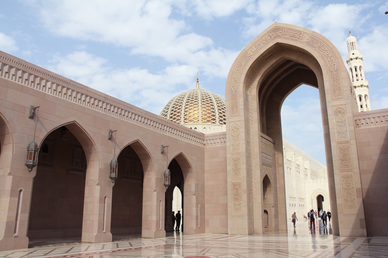 hugh, outdoors, mosque, tower, beautiful, sultan qaboos grand mosque, holy, amazing, attraction, religion, arch, arched, grand, islam, religious, architecture