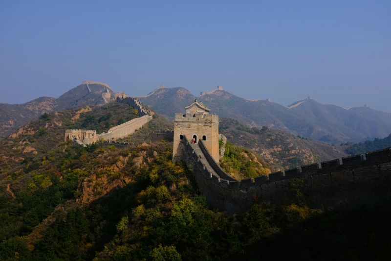 architecture, jinshanling great wall, great wall of china, mountain range, sky, fort, no people, outdoors, mountain, wall, tree, the past, ancient, building exterior