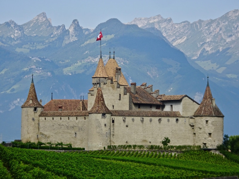history, chateau, 4K, sky, environment, medieval, spire, fort, green, the past, architecture, no people, travel destinations, fortress, fortification
