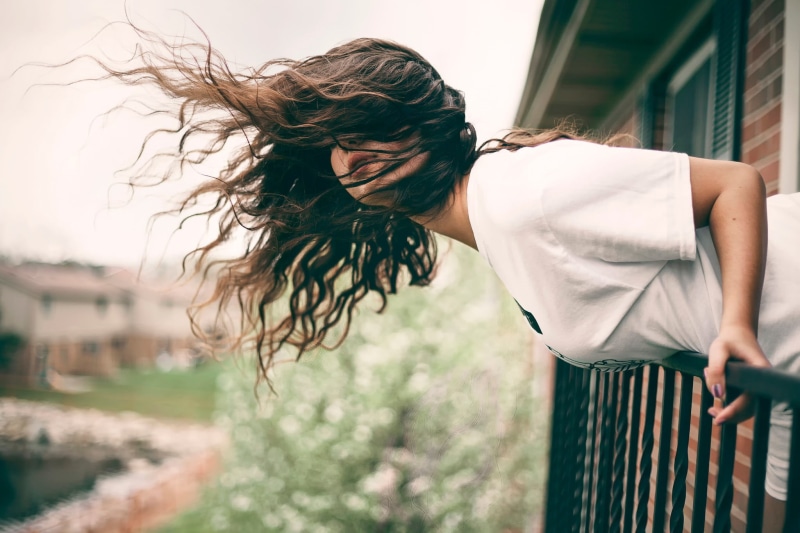 built structure, focus on foreground, standing, real people, hairstyle, white, lifestyles, shirt, model, one person, architecture, crew, brunette, young women